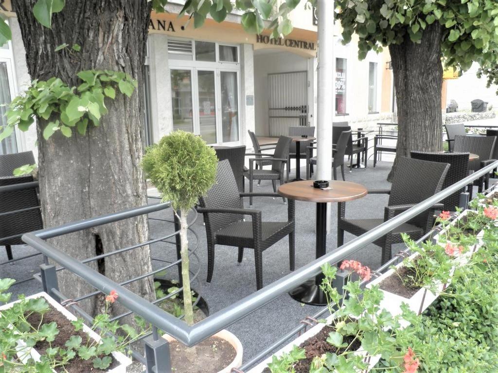 Hotel Central Slavonski Brod Bagian luar foto