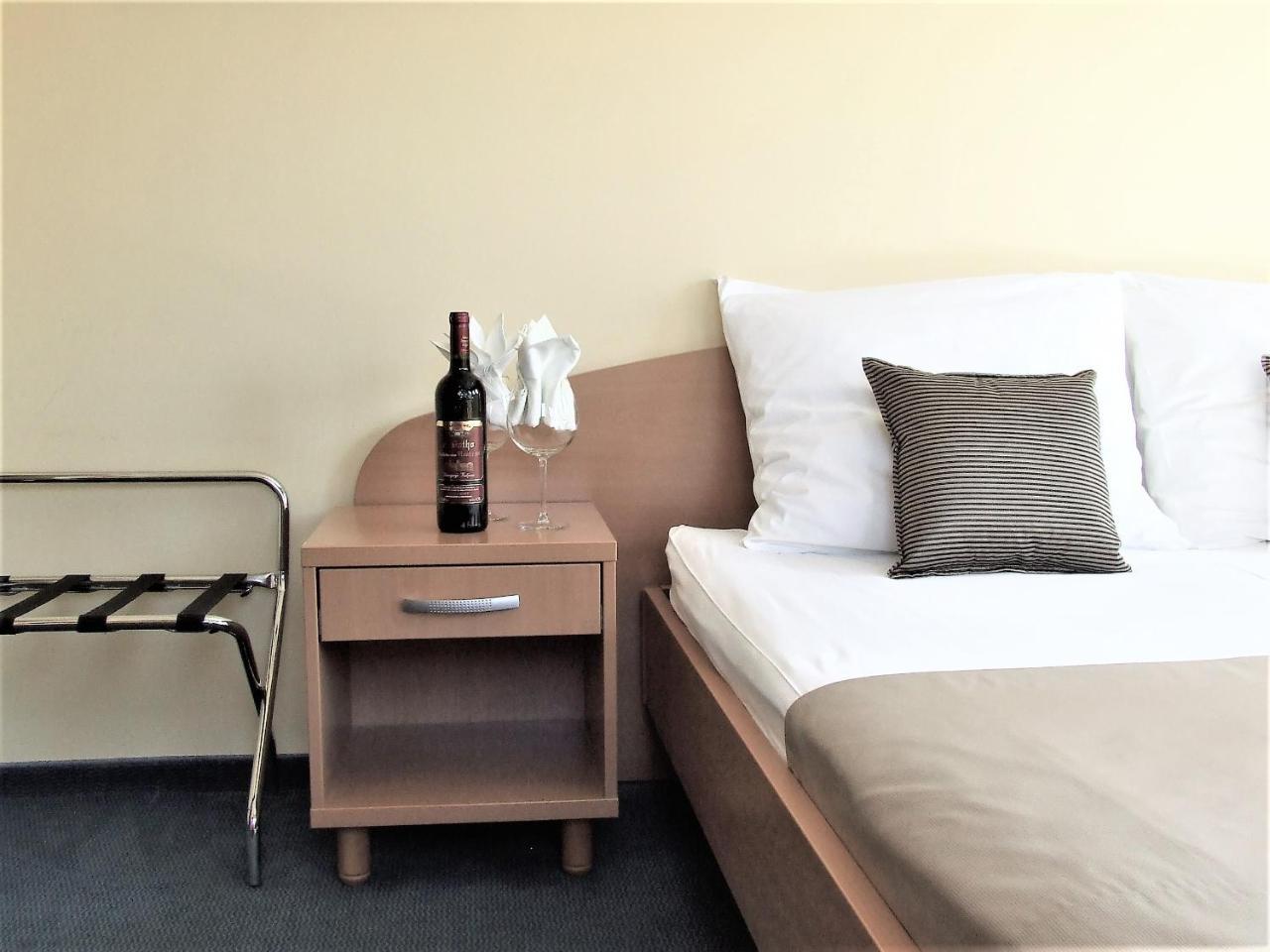 Hotel Central Slavonski Brod Bagian luar foto