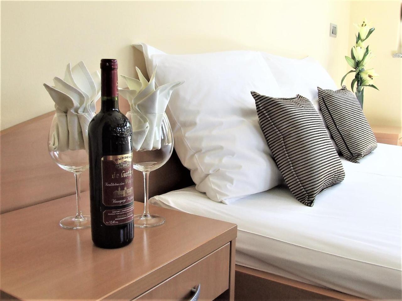 Hotel Central Slavonski Brod Bagian luar foto