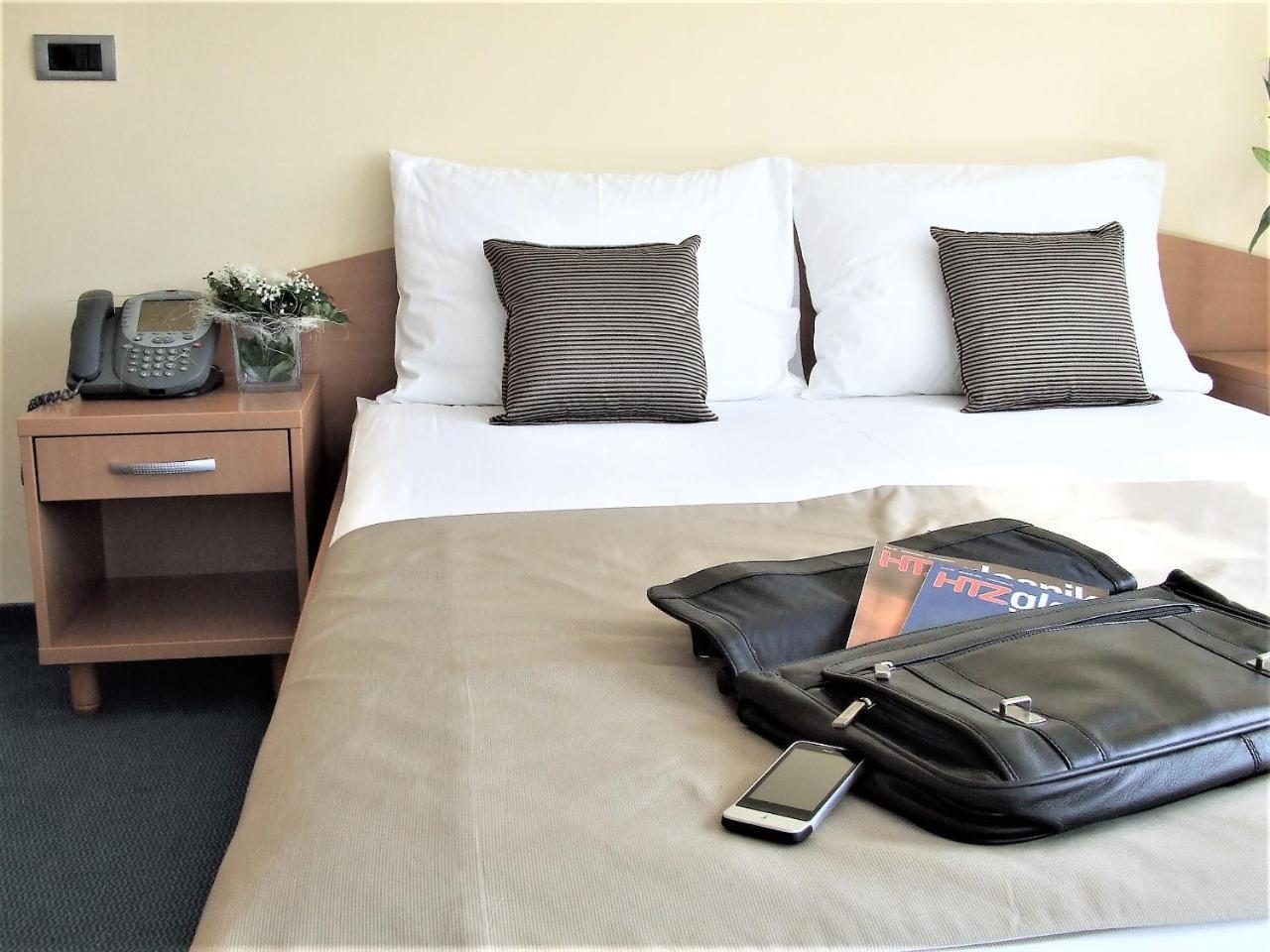 Hotel Central Slavonski Brod Bagian luar foto