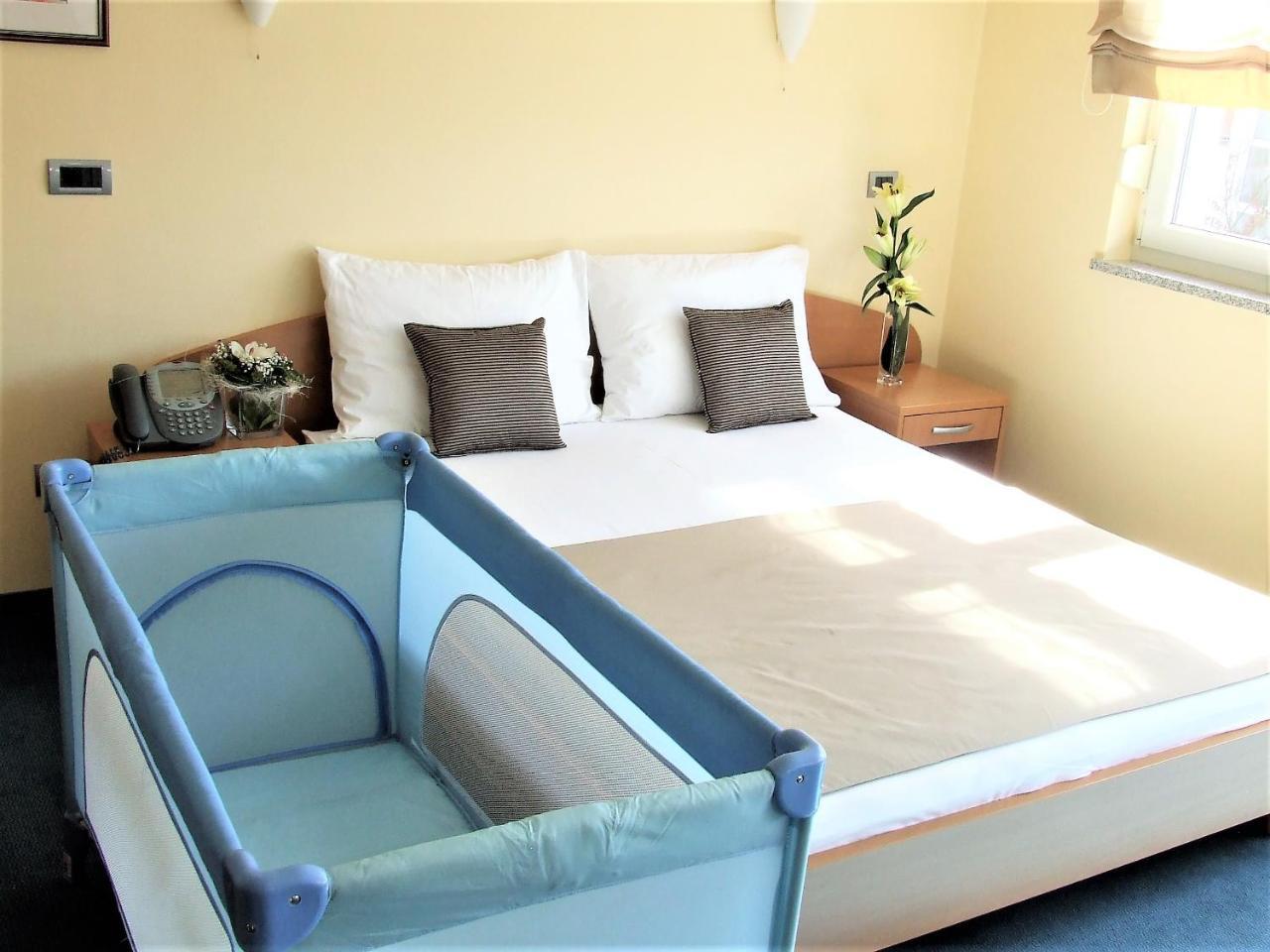 Hotel Central Slavonski Brod Bagian luar foto